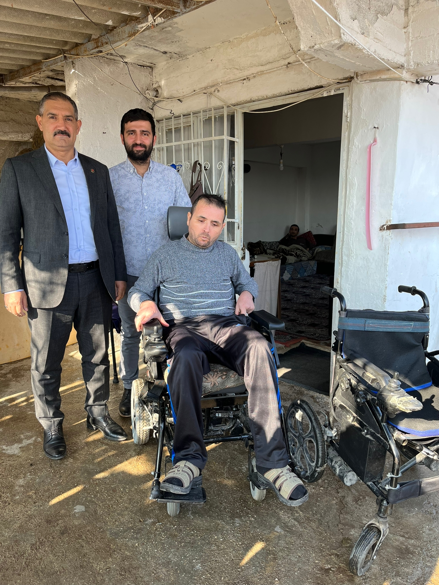 Alperenler Buldan'da İki Engelli Vatandaşı Sevindirdi 