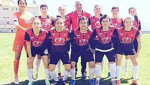 Bayanlar futbolda göğsümüzü kabarttı