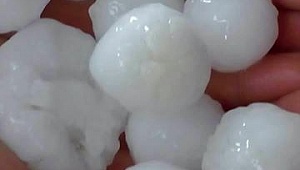 Çal ve Çameli’ye dolu yağdı