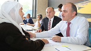 Derdini anlatıp derman arıyorlar