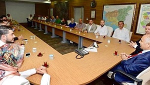 AK Partililer Vali Karahan'ı ziyaret etti