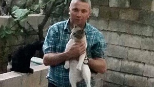 Evinde 40 kedi 2 de köpeğe bakıyor 