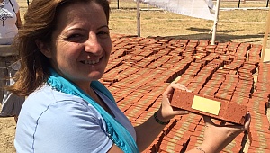 Yazmalı efe adalet anıtına tuğla koydu