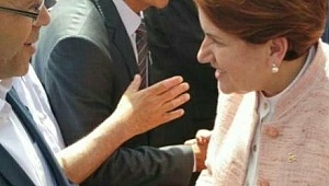 Oklar Öztürk'ü gösteriyor 