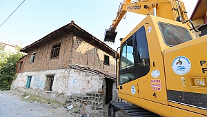 Metruk Binalar Tek Tek Yıkılıyor 