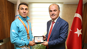 Gürlesin: Sporun ve Sporcunun Yanındayız