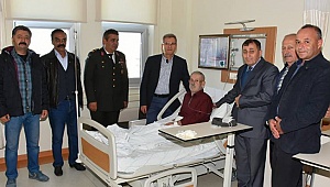 Kıbrıs Gazisini Hastanede Yalnız Bırakmadılar