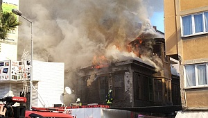 Tarihi konak alevlere teslim oldu