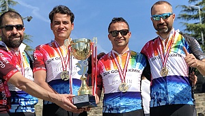 Denizlili pedallar bisikletin zirvesinde