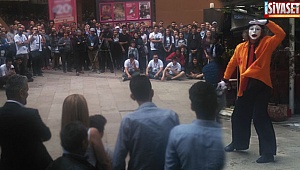 Denizli 32.Tiyatro Festivali coşkuyla devam ediyor