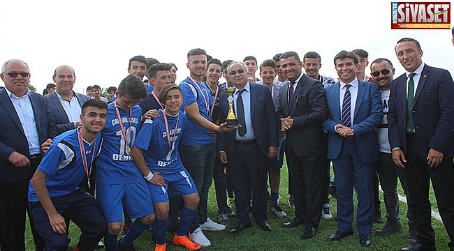 Baklan Belediye Başkanı Yusuf Gülsever'den gençlere tam destek