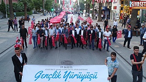 Gençler 200 metrelik bayrakla yürüdüler