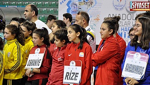 Yıldızlar seremoniye çıktı