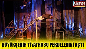 Büyükşehir tiyatrosu perdelerini açtı