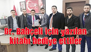 Bahçeli için yazılan kitabı hediye ettiler