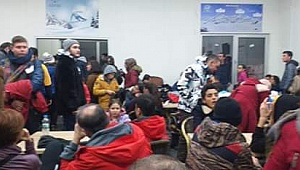 Kayakseverler Bozdağ’ın mahsur kaldı 