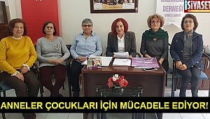 Anneler çocukları için mücadele ediyor!