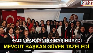 Kadınlar sandık başına gitti