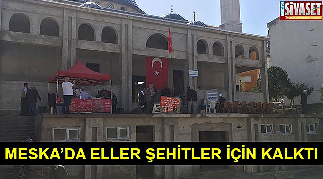 Meska’da eller şehitler için kalktı