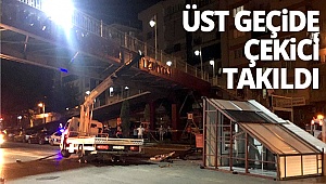 Üst geçide çekici takıldı