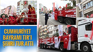 Cadde ve meydanlardan marşlar yükseldi