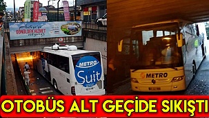 Otobüs alt geçide sıkıştı