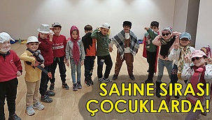 Sahne sırası çocuklarda!