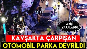 Kavşakta çarpışan otomobil parka devrildi