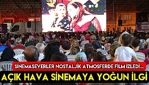 Sinemaseverler nostaljik atmosferde film izledi