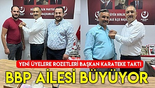 Yeni üyelere rozetleri Başkan Karateke taktı