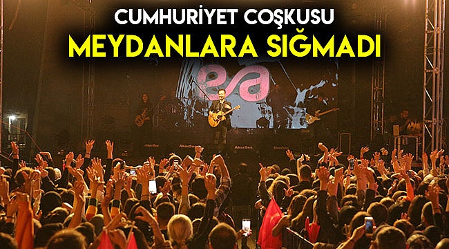 Cumhuriyet coşkusu meydanlara sığmadı