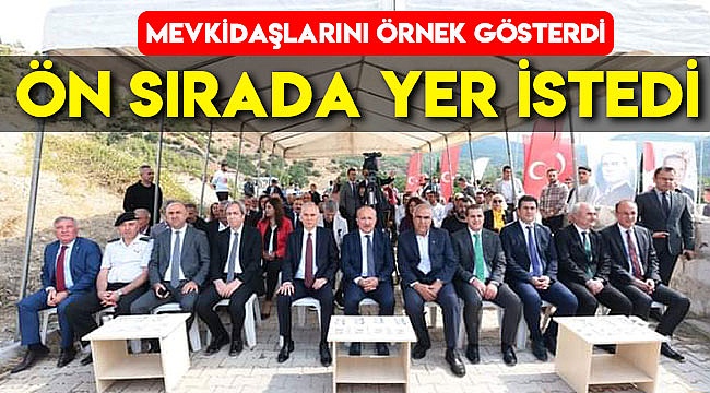 Mevkidaşlarını örnek gösterdi ön sıradan yer istedi