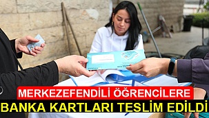 Merkezefendili öğrencilere banka kartları teslim edildi