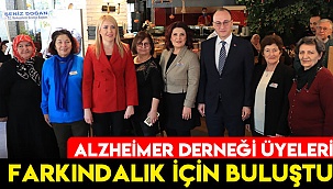 Alzheimer Derneği üyeleri farkındalık için buluştu