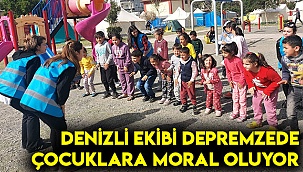 Denizli ekibi depremzede çocuklara moral oluyor