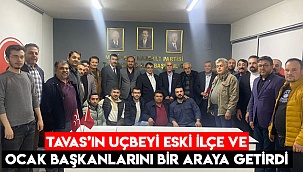 Tavas'ın uçbeyi eski ilçe ve ocak başkanlarını bir araya getirdi