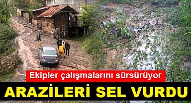 Arazileri sel vurdu