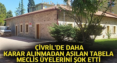  Çivril’de daha karar alınmadan asılan tabela meclis üyelerini şok etti