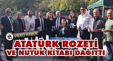Hem Atatürk rozeti hem de Nutuk kitabını dağıttı