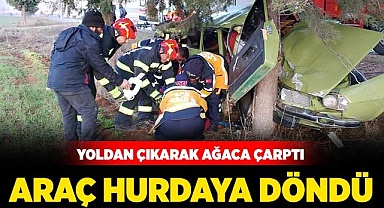 Ağaca çarpan araç hurdaya döndü