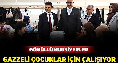 Gönüllü kursiyerler Gazzeli çocuklar için çalışıyor