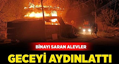 Binayı saran alevler geceyi aydınlattı