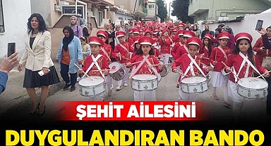 Şehit ailesini duygulandıran bando
