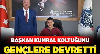 Başkan Kumral koltuğunu gençlere devretti