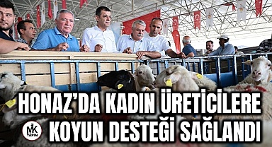 Honaz’da kadın üreticilere koyun desteği sağlandı