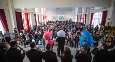 İlçelerde başladı. Çocuklar eğlendi, aileler sevindi