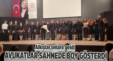 Avukatlar, düşündürürken eğlendirdi