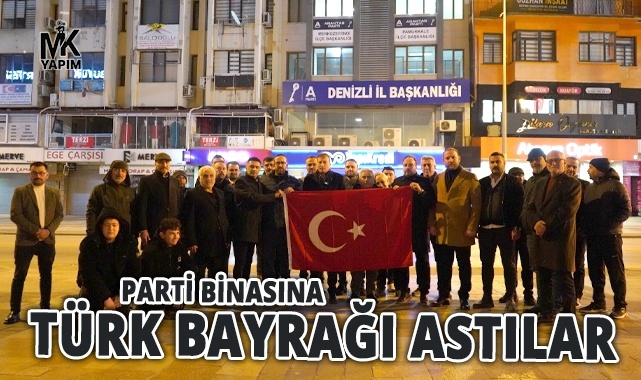 Anahtar Partililer Türk Bayrağı astı