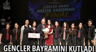 Gençler doyasıya bayram kutladı